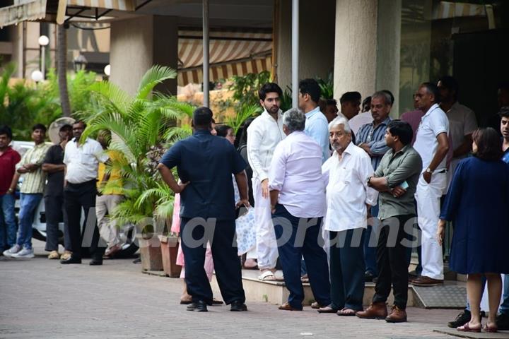 Armaan Malik snapped Satish Kaushik's funeral