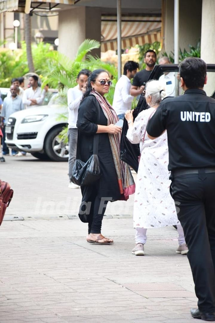 snapped Satish Kaushik's funeral