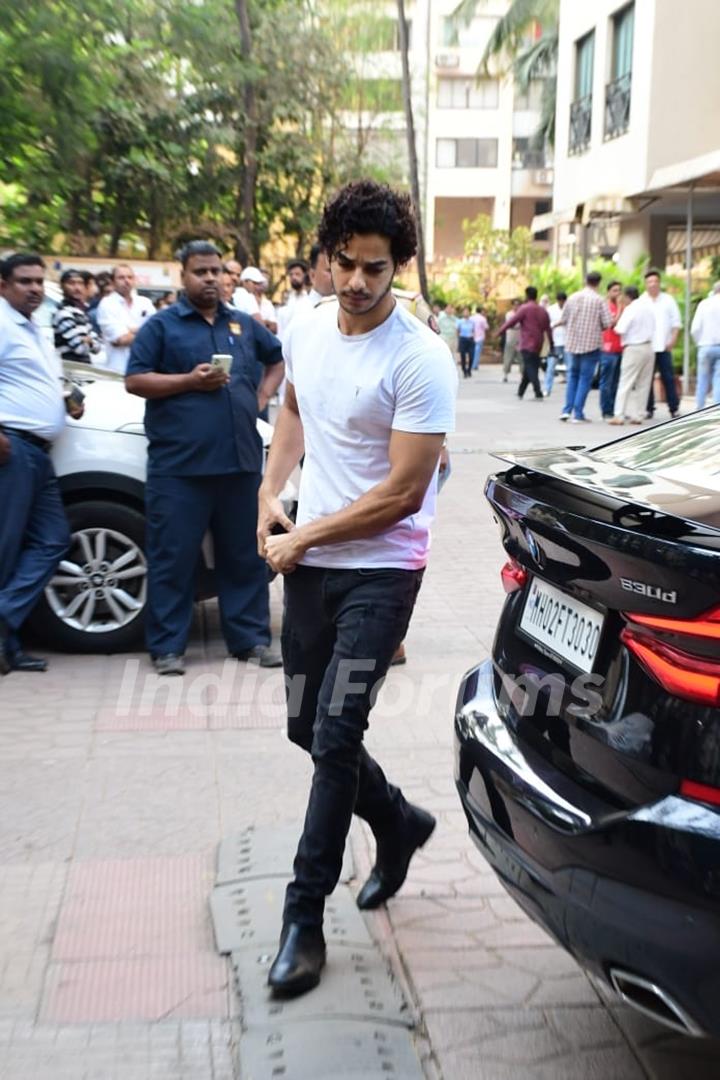 Ishaan Khattar snapped Satish Kaushik's funeral