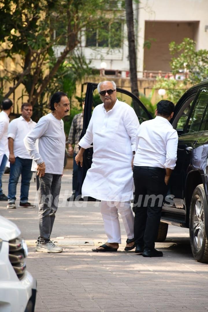 Boney Kapoor snapped Satish Kaushik's funeral