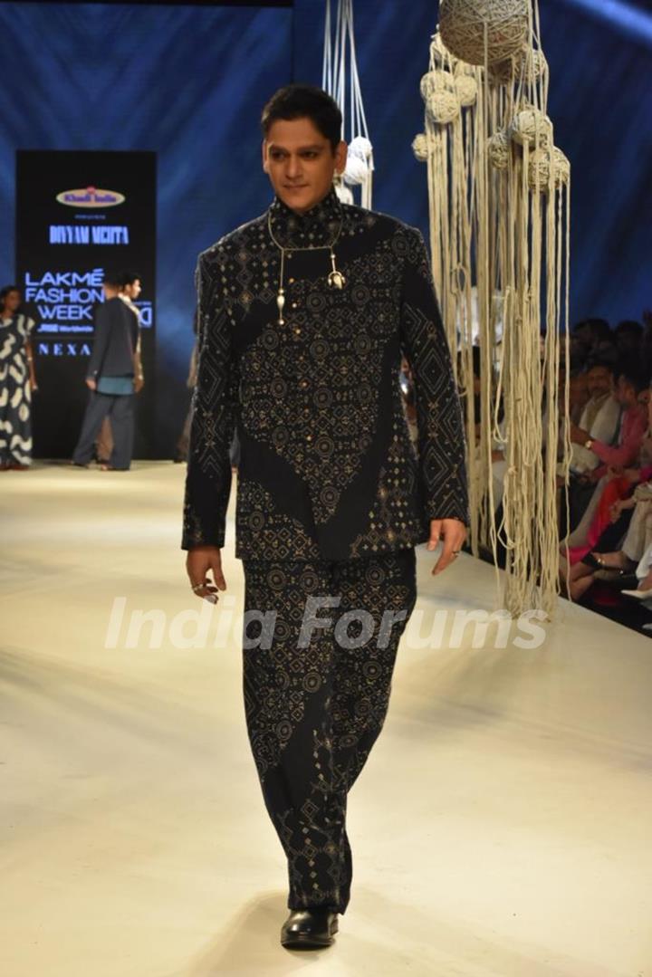 Vijay Varma walk the ramp at Lakme Fashion Week 2023