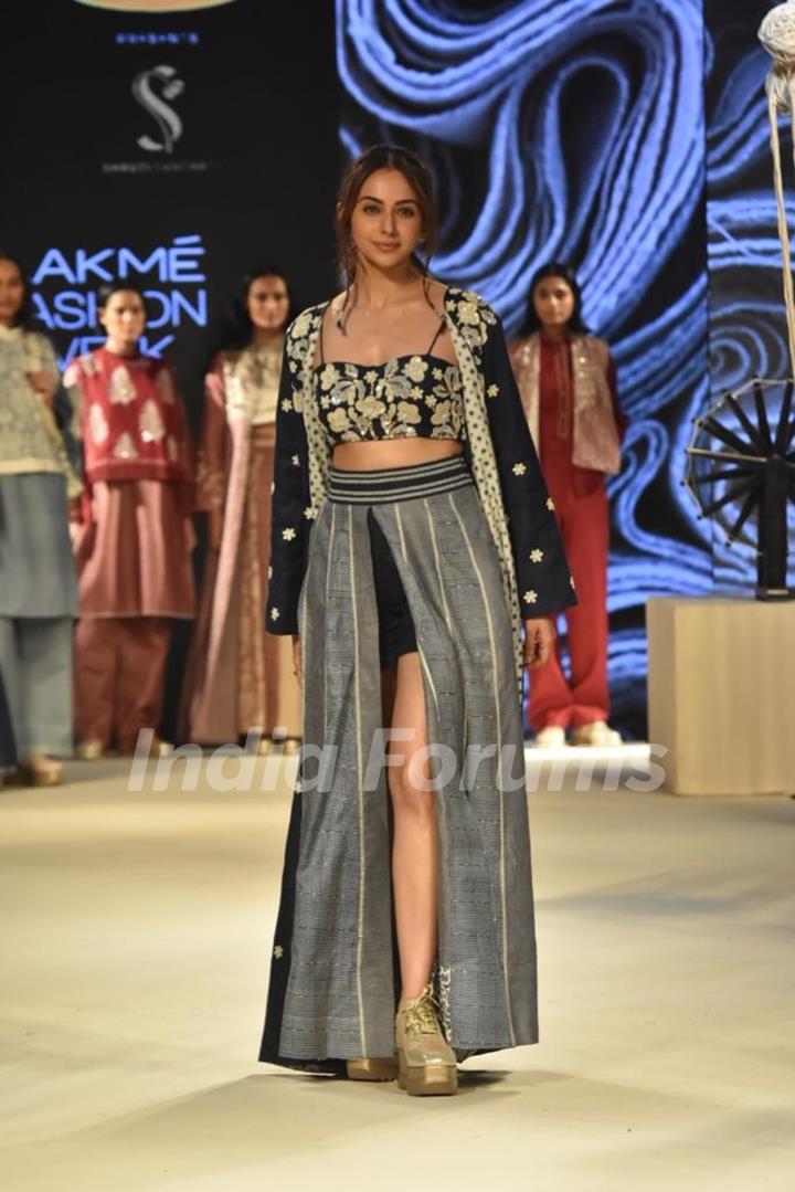 Rakul Preet Singh walk the ramp at Lakme Fashion Week 2023