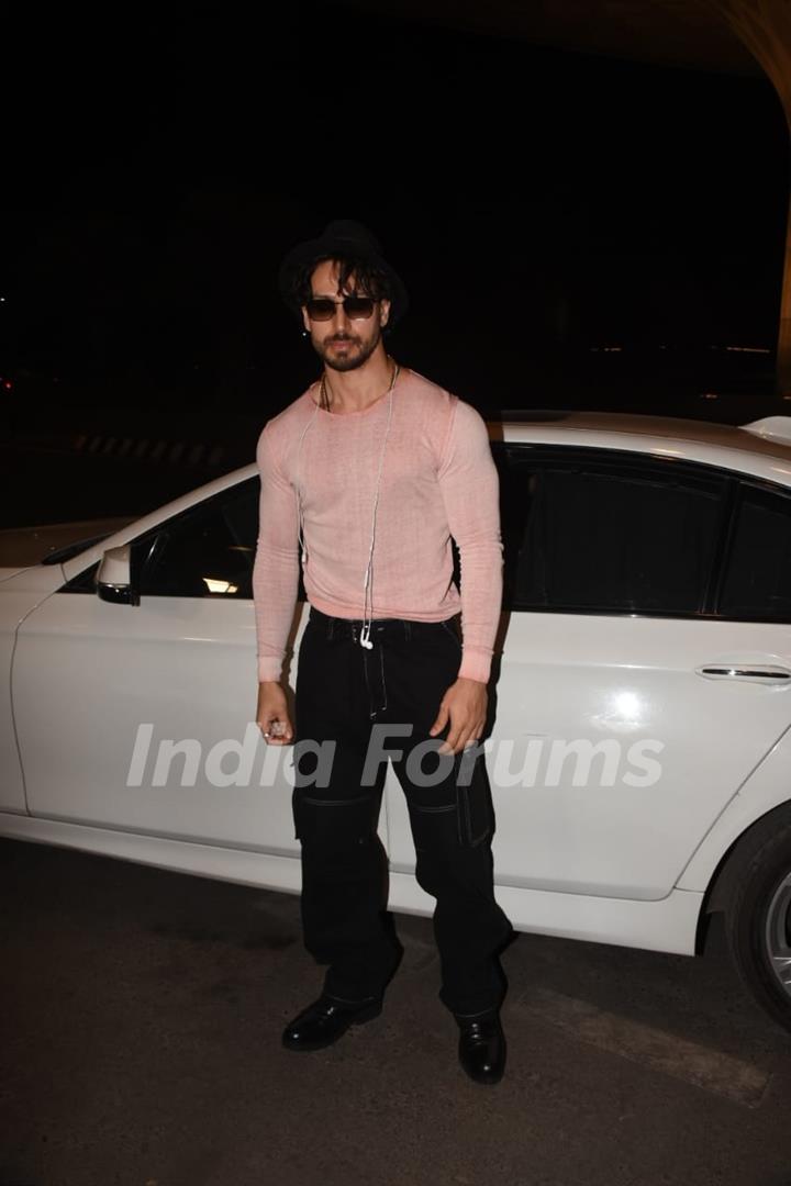 Tiger Shroff snapped at the Mumbai airport 