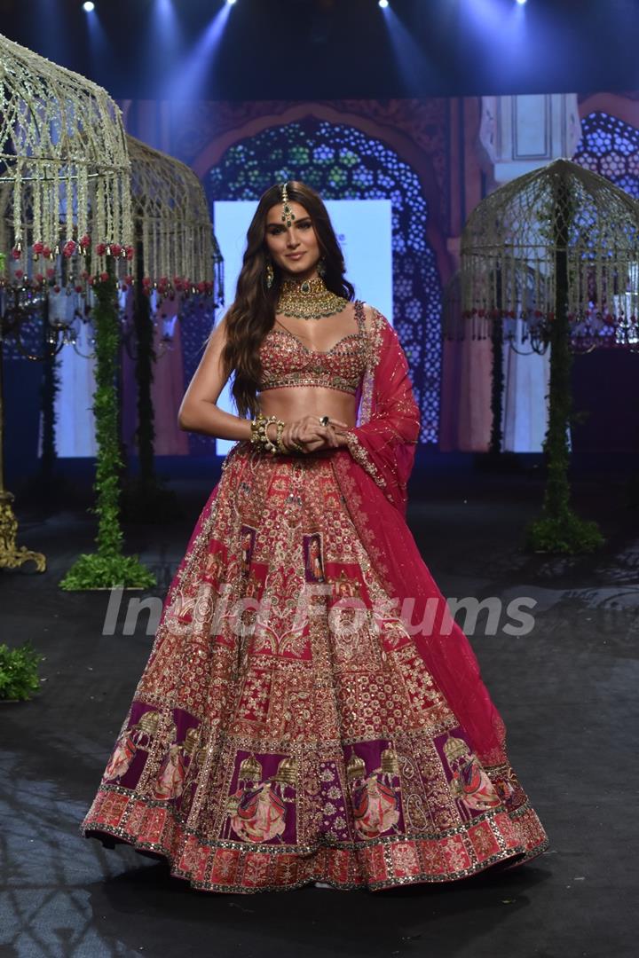 Tara Sutaria walk the ramp at Lakme Fashion Week 2023 – Day 3