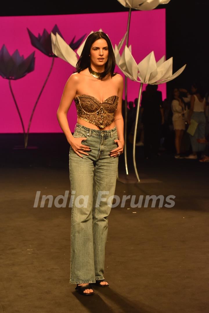 Sara Ali Khan, Diana Penty, Tara Sutaria, Sushmita Sen and others walk the ramp at Lakme Fashion Week 2023 – Day 3