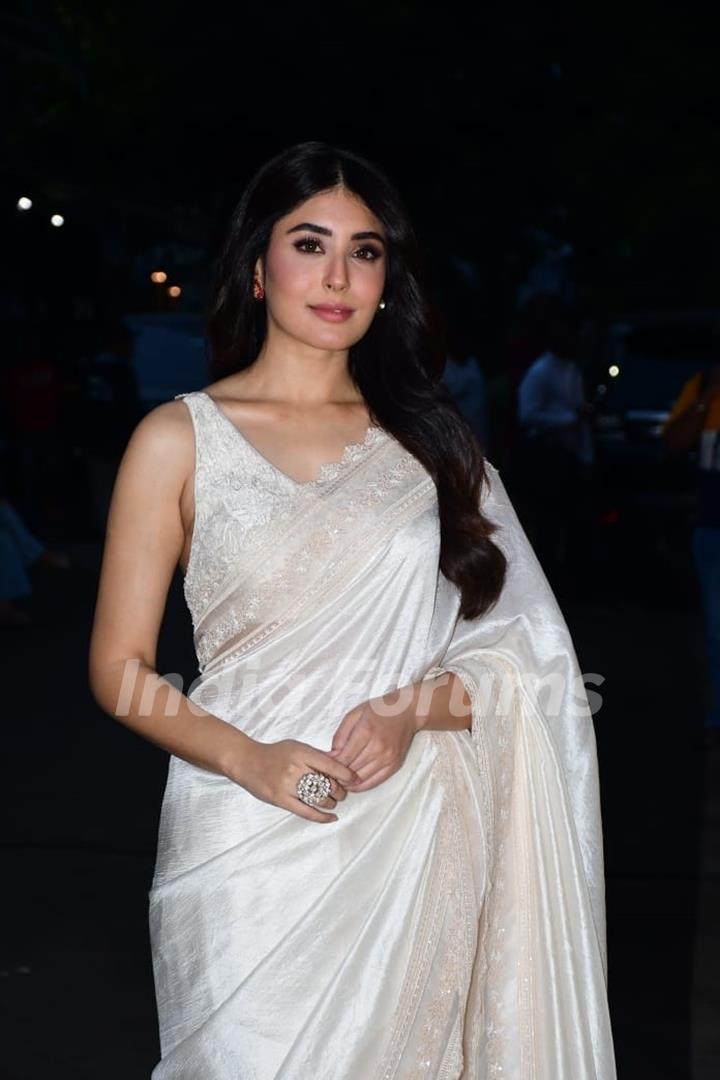 Kritika Kamra snapped promoting their upcoming film Bheed on the set of The Kapil Sharma Show 