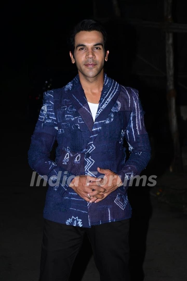 Rajkummar Rao snapped promoting their upcoming film Bheed on the set of The Kapil Sharma Show 