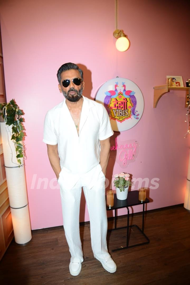 Suniel Shetty snapped Shehnaaz Gill’s chat show Desi Vibes