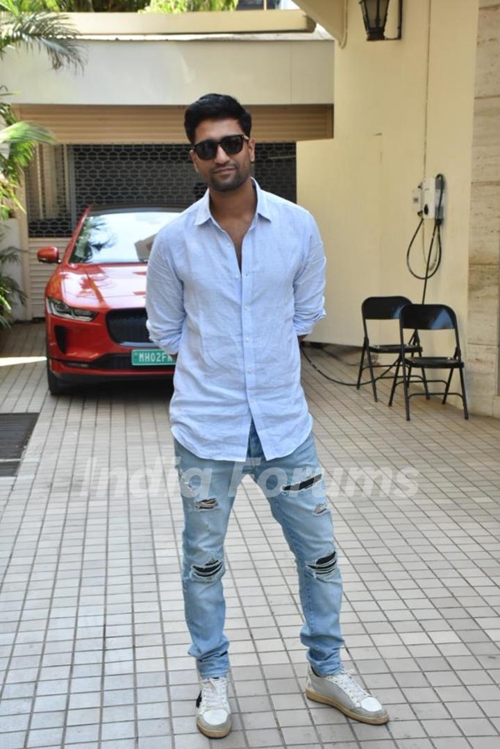 Vicky Kaushal snapped in the city 