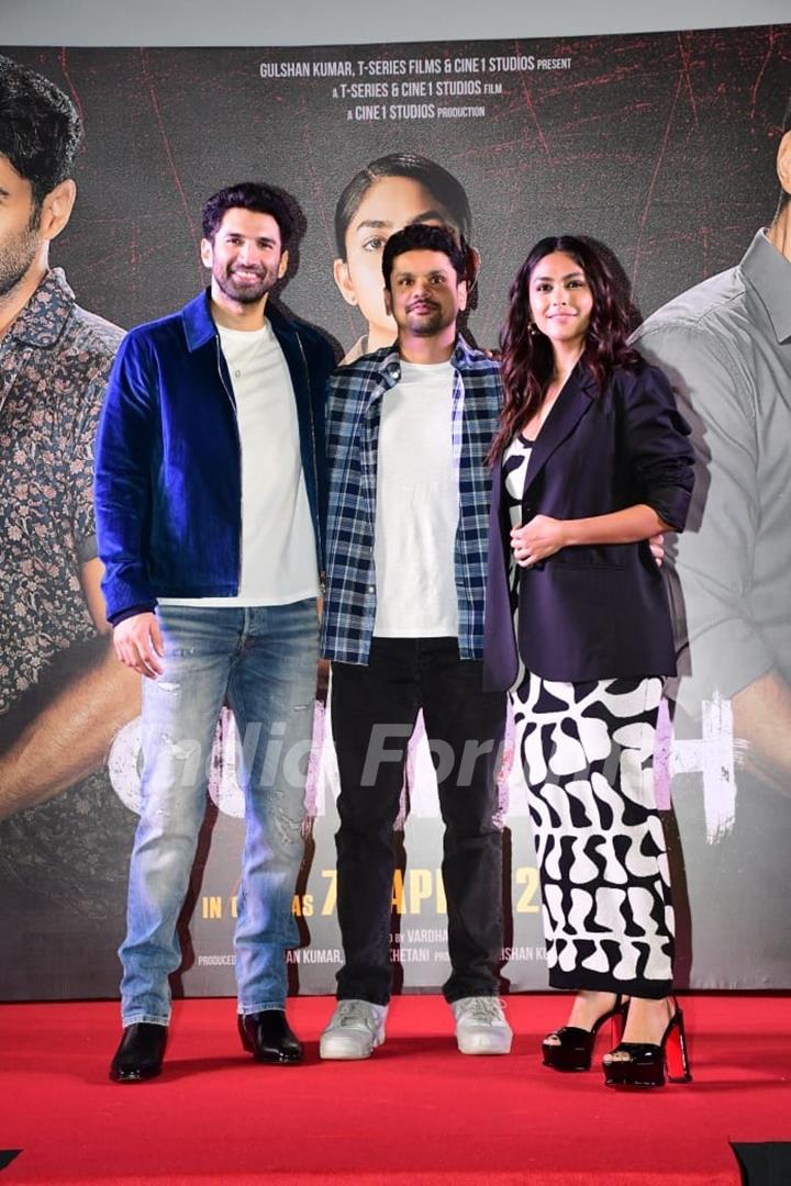 Aditya Roy Kapur, Mrunal Thakur, Vardhan Ketkar 