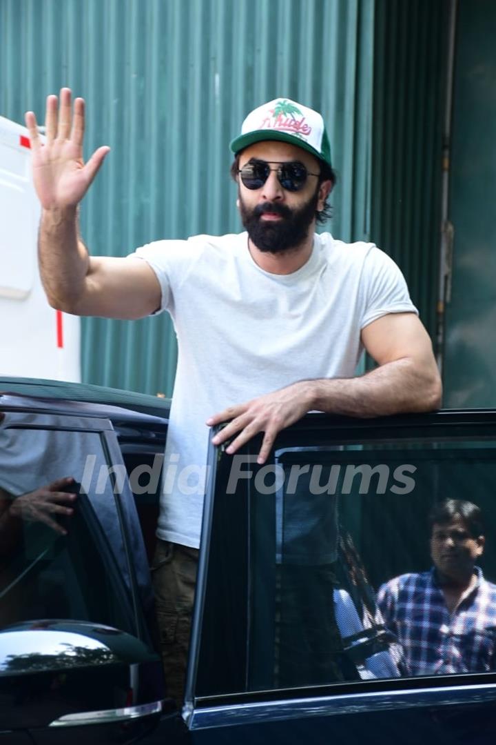 Ranbir Kapoor snapped in Juhu 