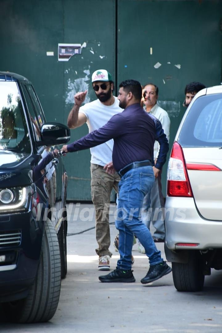 Ranbir Kapoor snapped in Juhu 