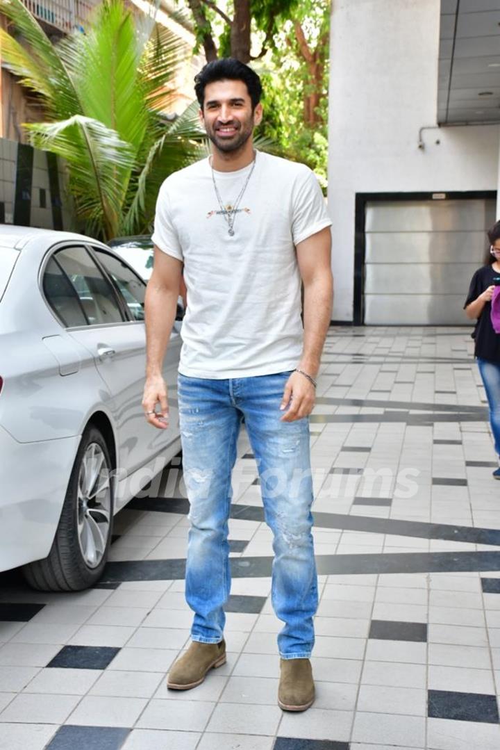 Aditya Roy Kapur snapped in the city