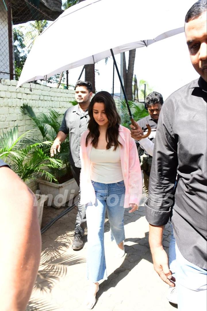 Alia Bhatt snapped at Carter Road