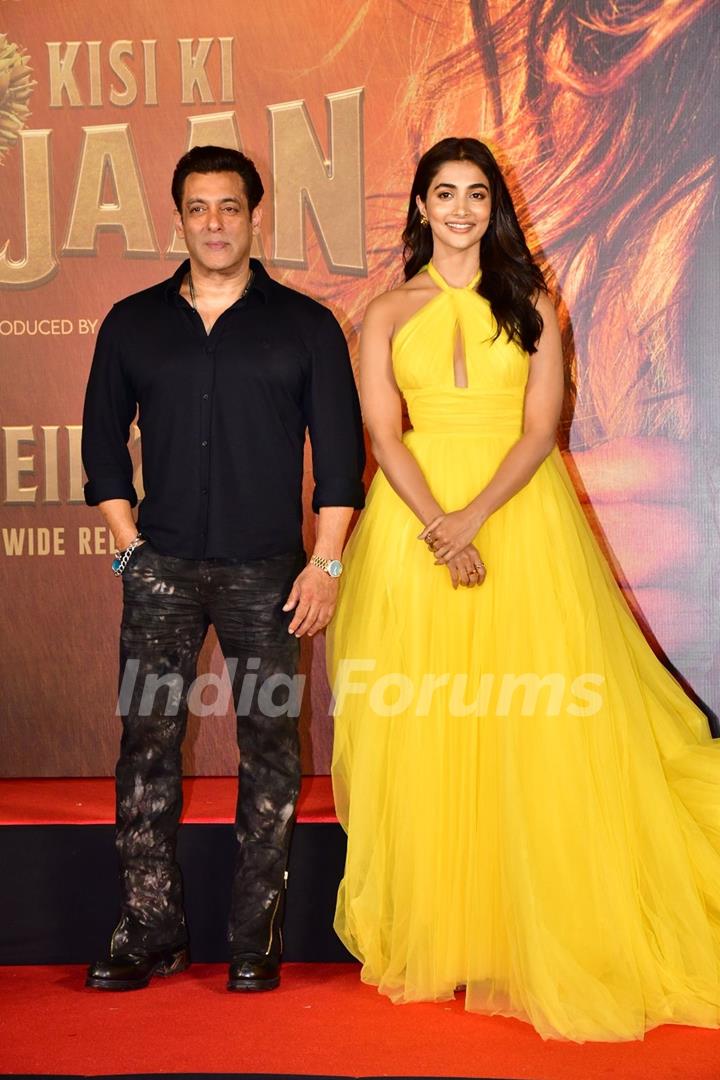 Pooja Hegde, Salman Khan snapped at the trailer launch of Kisi Ka Bhai Kisi Ki Jaan 