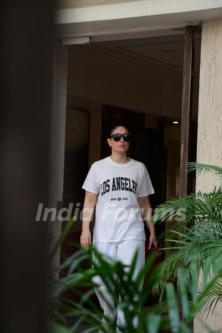 Kareena Kapoor snapped in Bandra