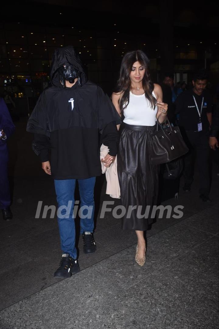 Shilpa Shetty snapped with her husband Raj Kundra at the Mumbai airport 