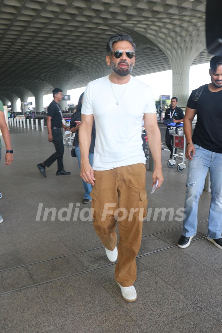 Suniel Shetty snapped at the Mumbai airport 