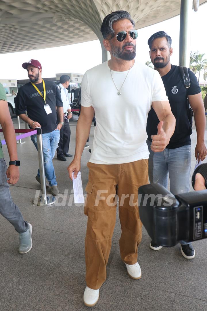 Suniel Shetty snapped at the Mumbai airport 