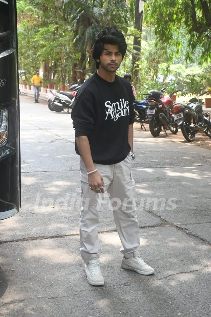 Siddharth Nigam  snapped promoting upcoming film Kisi Ka Bhai Kisi Ki Jaan at Mehboob studion in Bandra