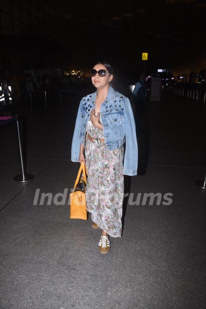 Gauri Khan snapped at the Mumbai airport 