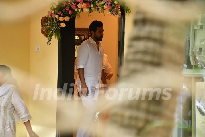 Vicky Kaushal  snapped at Aditya Chopra’s house to pay last respects to Pamela Chopra