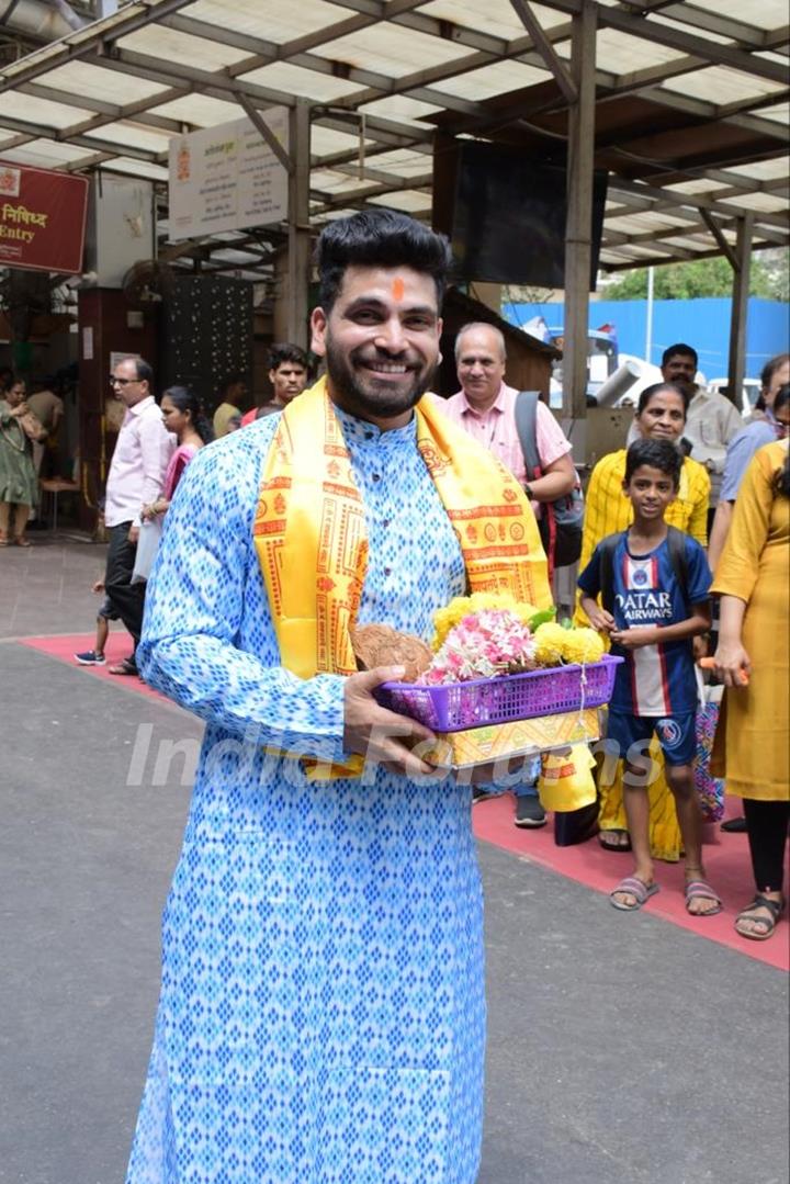 Shiv Thakare snapped at Siddhivinayak temple to seeking blessings of Bappa 