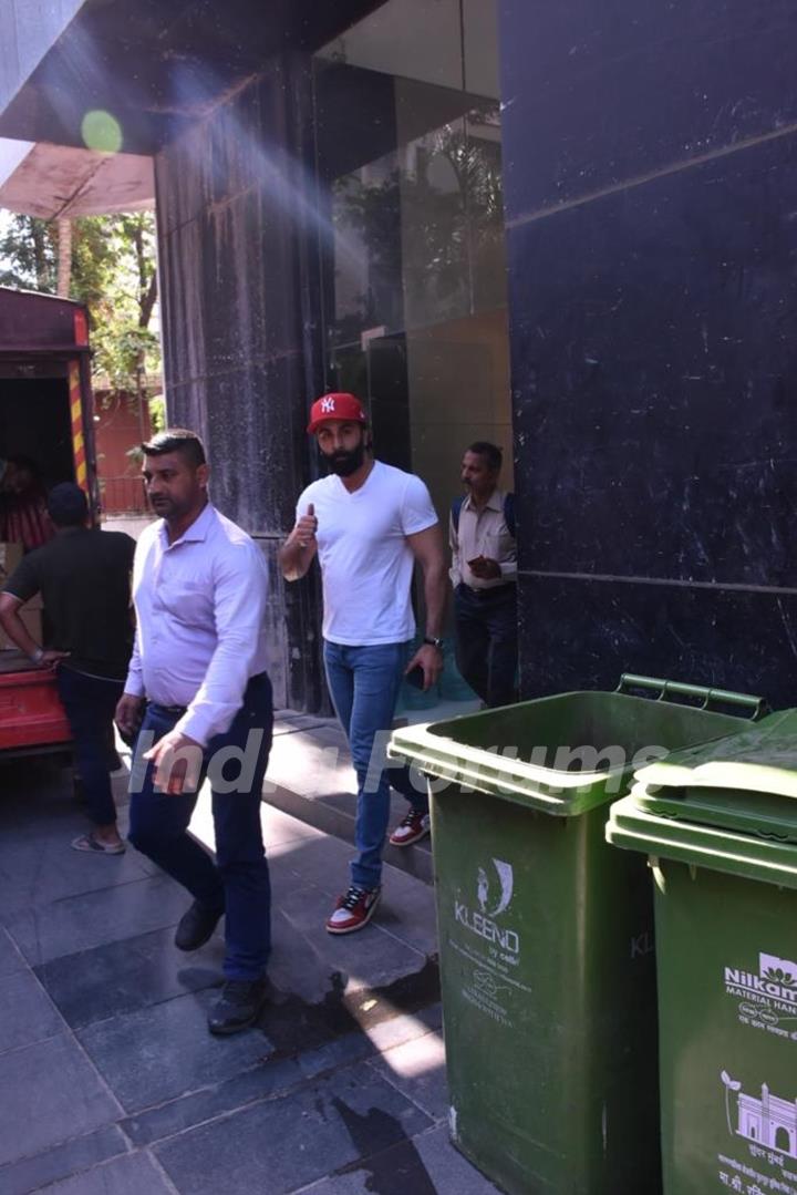 Ranbir Kapoor spotted in Santacruz 