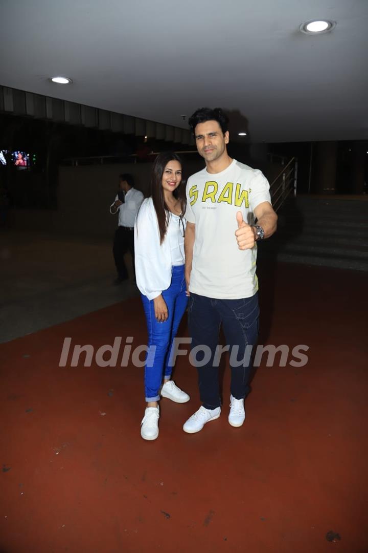 Divyanka Tripathi and Vivek Dahiya snapped at the Mumbai airport