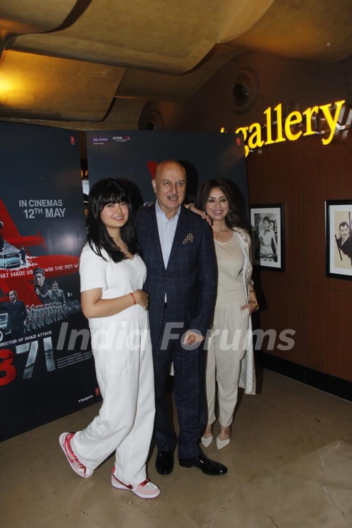 Anupam Kher, Mahima Chaudhry, Aryana Chaudhry grace the premiere of IB 71