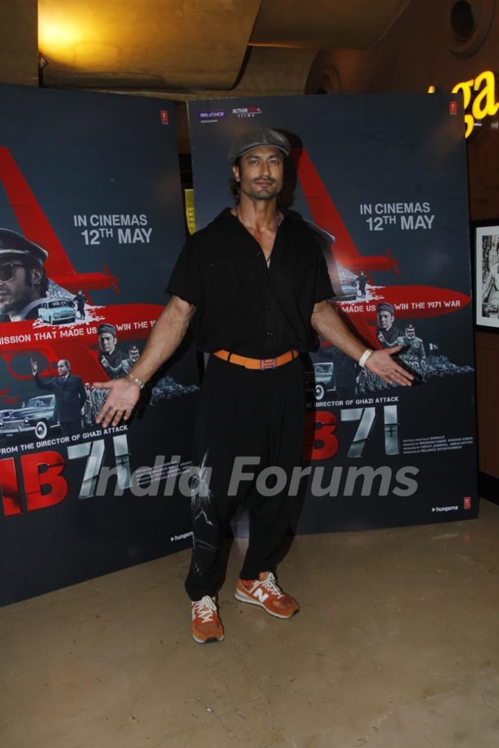 Vidyut Jammwal  grace the premiere of IB 71