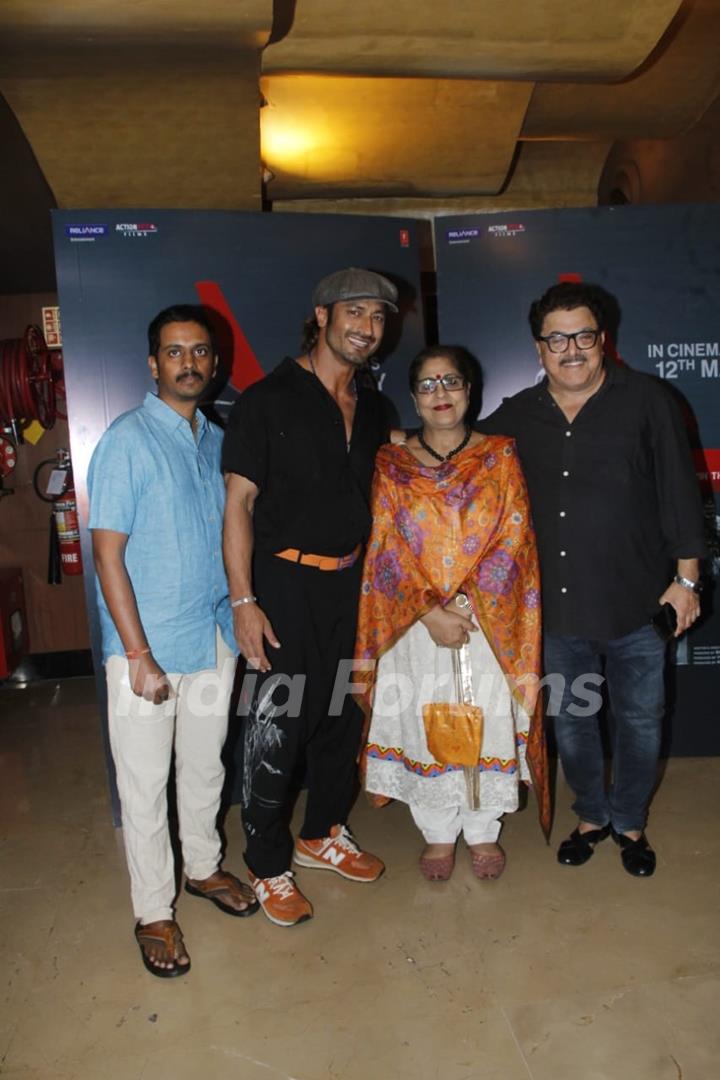 Sankalp Reddy, Vidyut Jammwal, Ashoke Pandit grace the premiere of IB 71