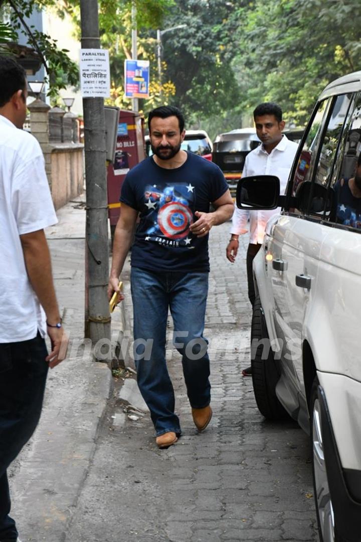 Saif Ali Khan snapped in Juhu 