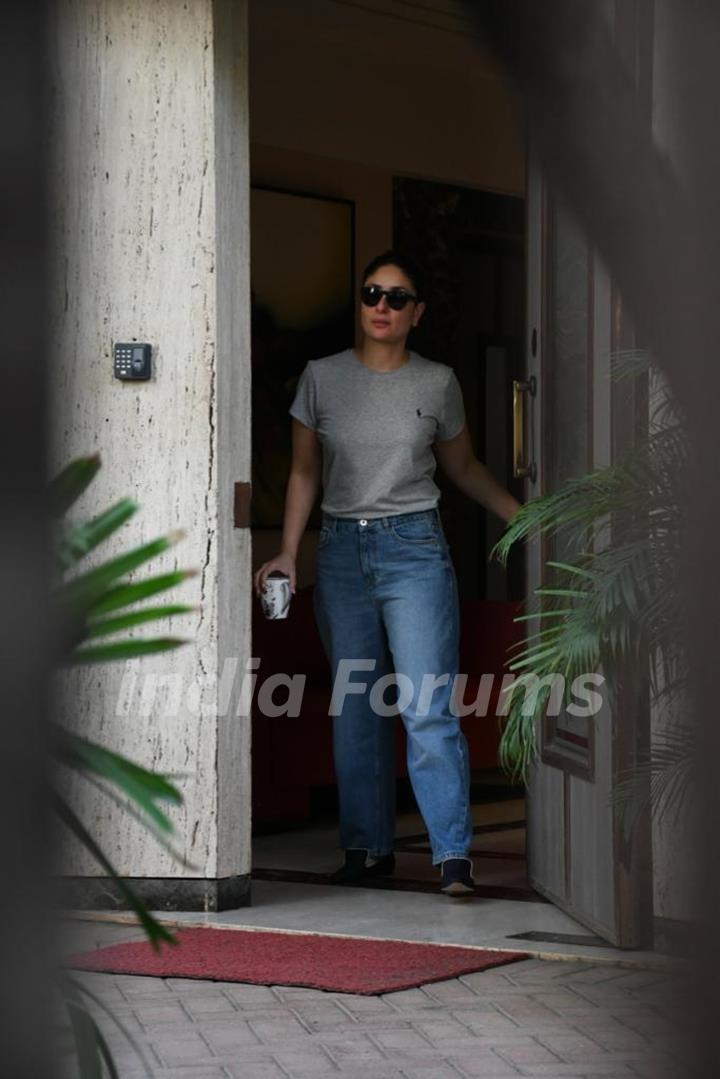 Kareena Kapoor snapped in Bandra 