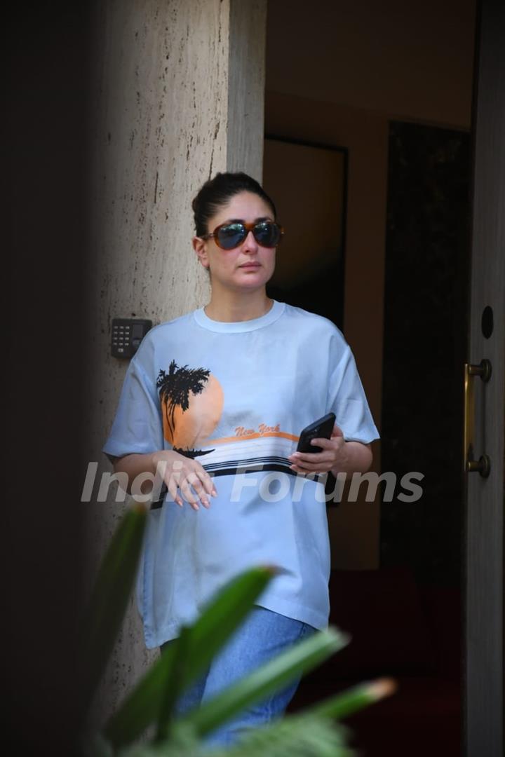 Kareena Kapoor snapped in Bandra 