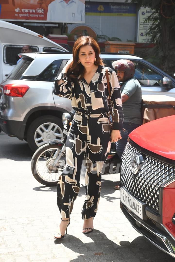 Rashi Khanna snapped in Bandra 