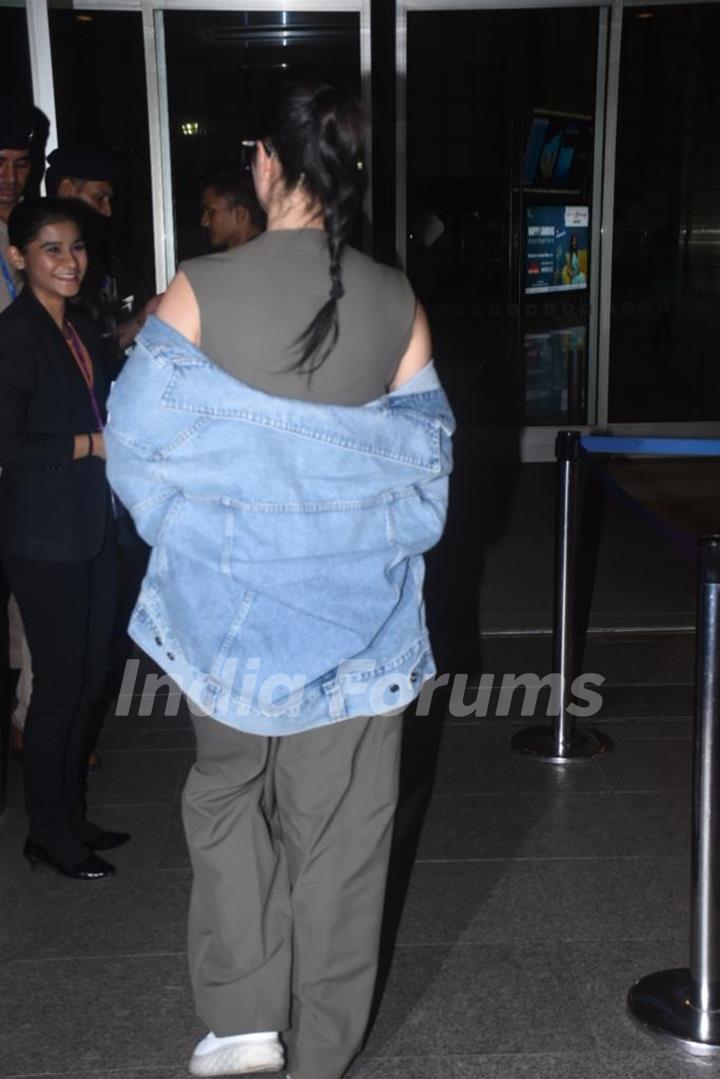 Katrina Kaif snapped at the Mumbai airport 