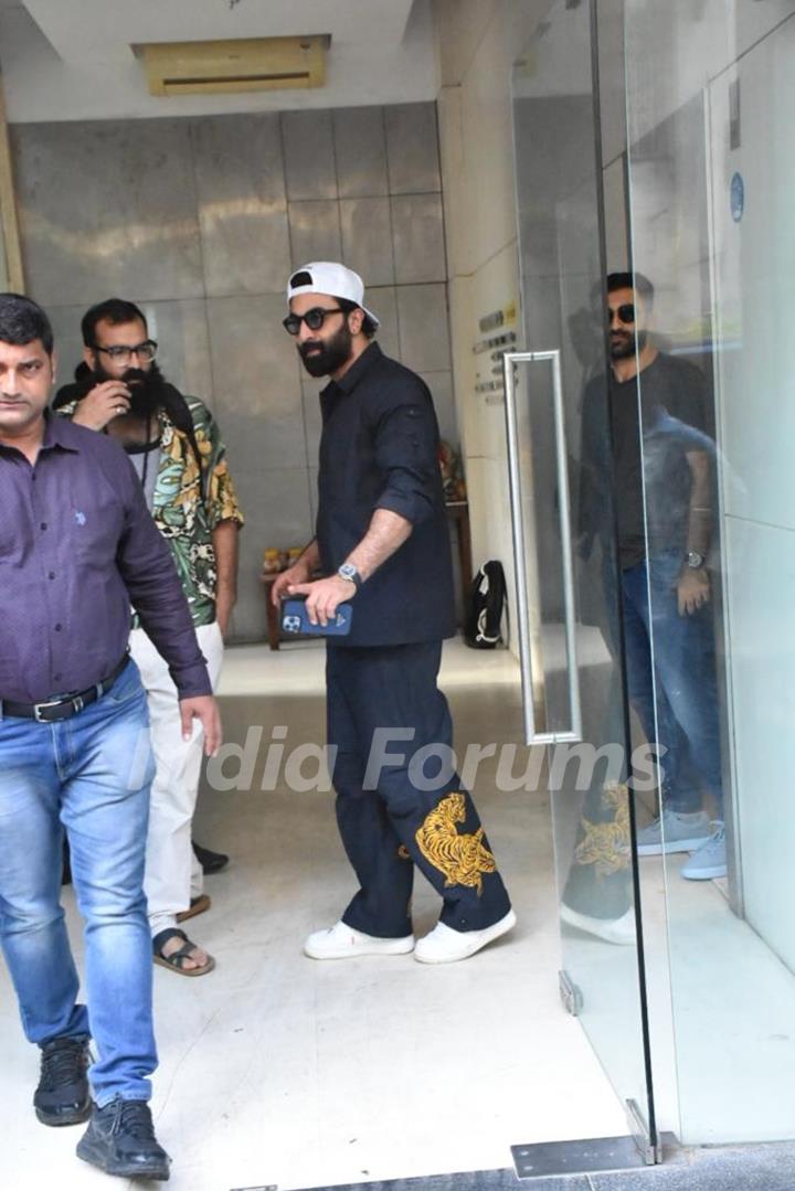 Ranbir Kapoor snapped at RSVP office in Santacruz 