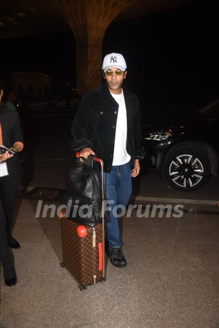 Rajkummar Rao snapped at the Mumbai airport 