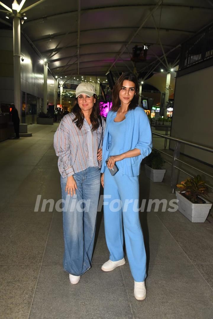 Kareena Kapoor, Kriti Sanon snapped at the Mumbai airport 