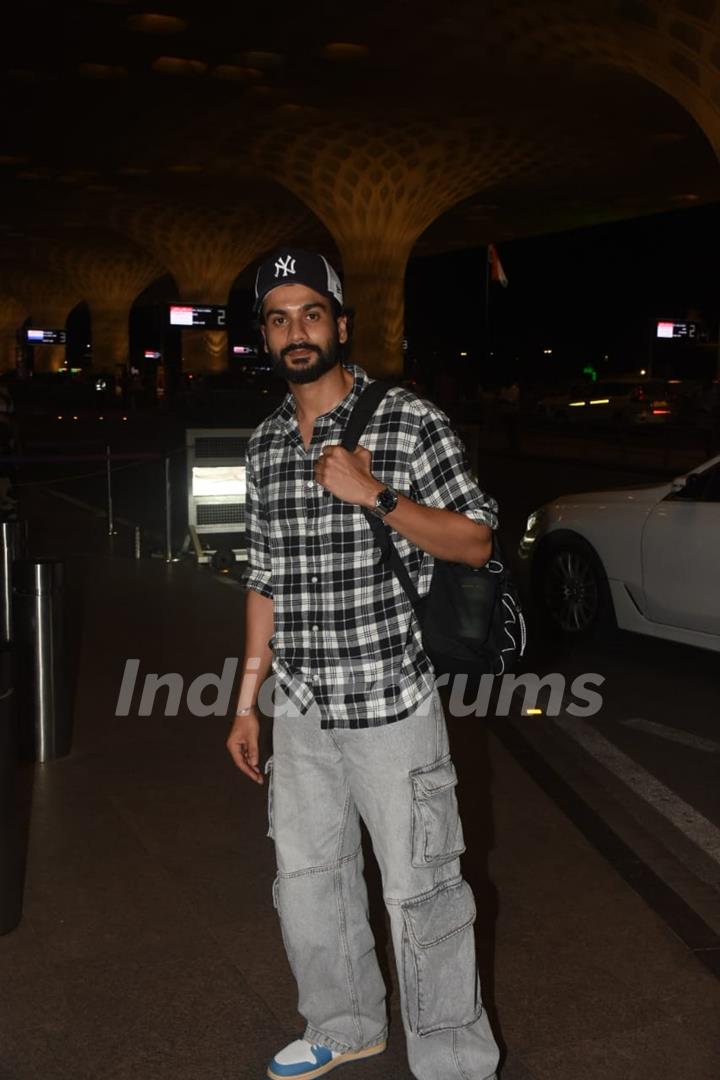 Sunny Kaushal snapped at the Mumbai airport 