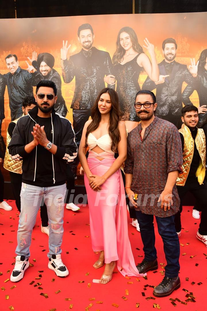 Sonam Bajwa, Gippy Grewal, Aamir Khan snapped at the trailer launch of  Carry on Jatta 3