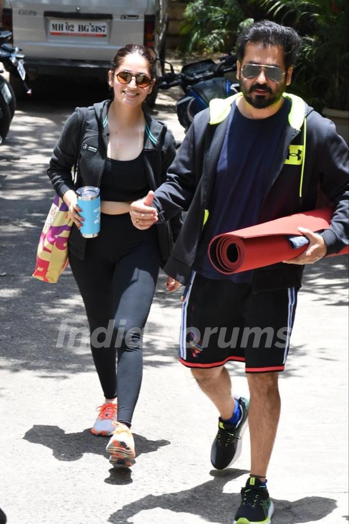 Yami Gautam snapped with her hushband Aditya Dhar in Bandra 