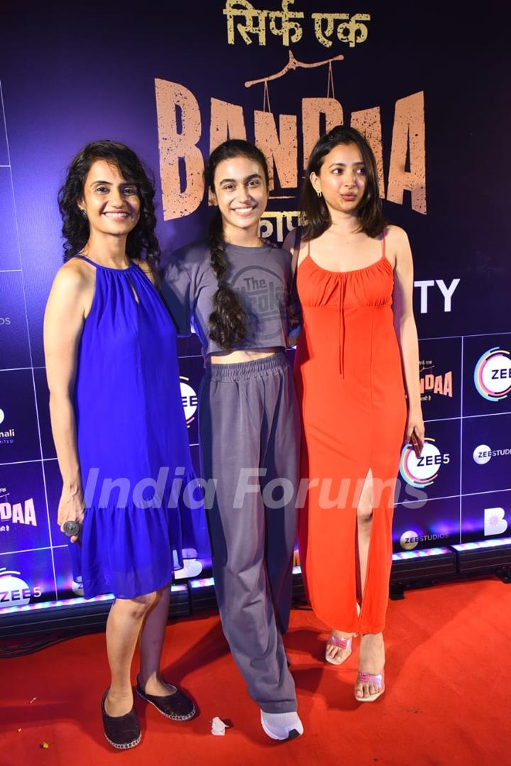 Celebrities attend Sirf Ek Bandaa Kaafi Hai success party