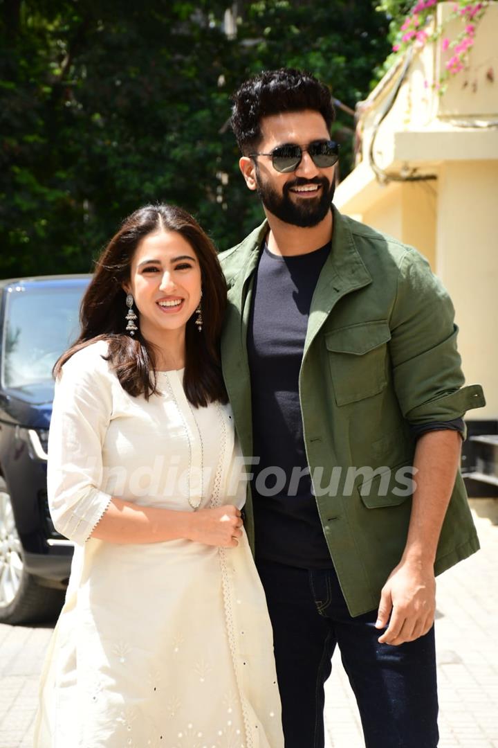 Sara Ali Khan, Vicky Kaushal snapped at press conferance of Zara Hatke Zara Bachke 