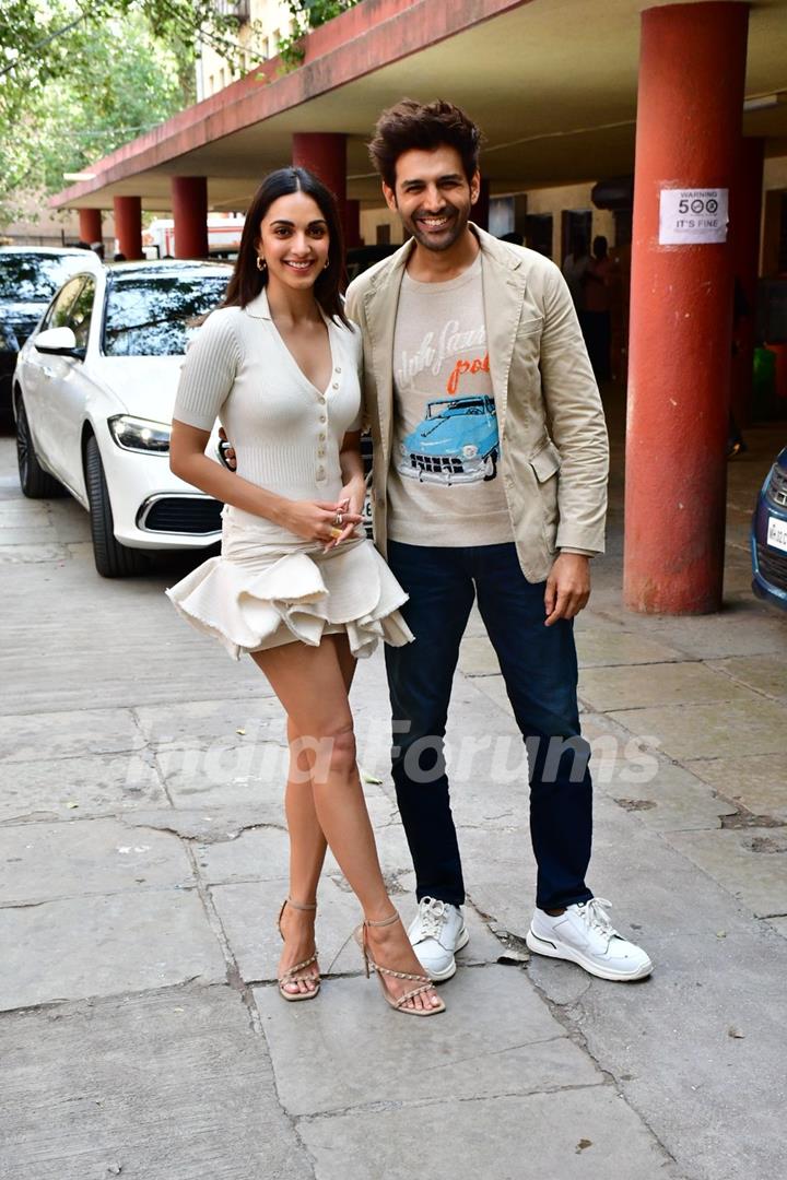 Kartik Aaryan and Kiara Advani snapped promoting their film Satyaprem Ki Katha in the city 