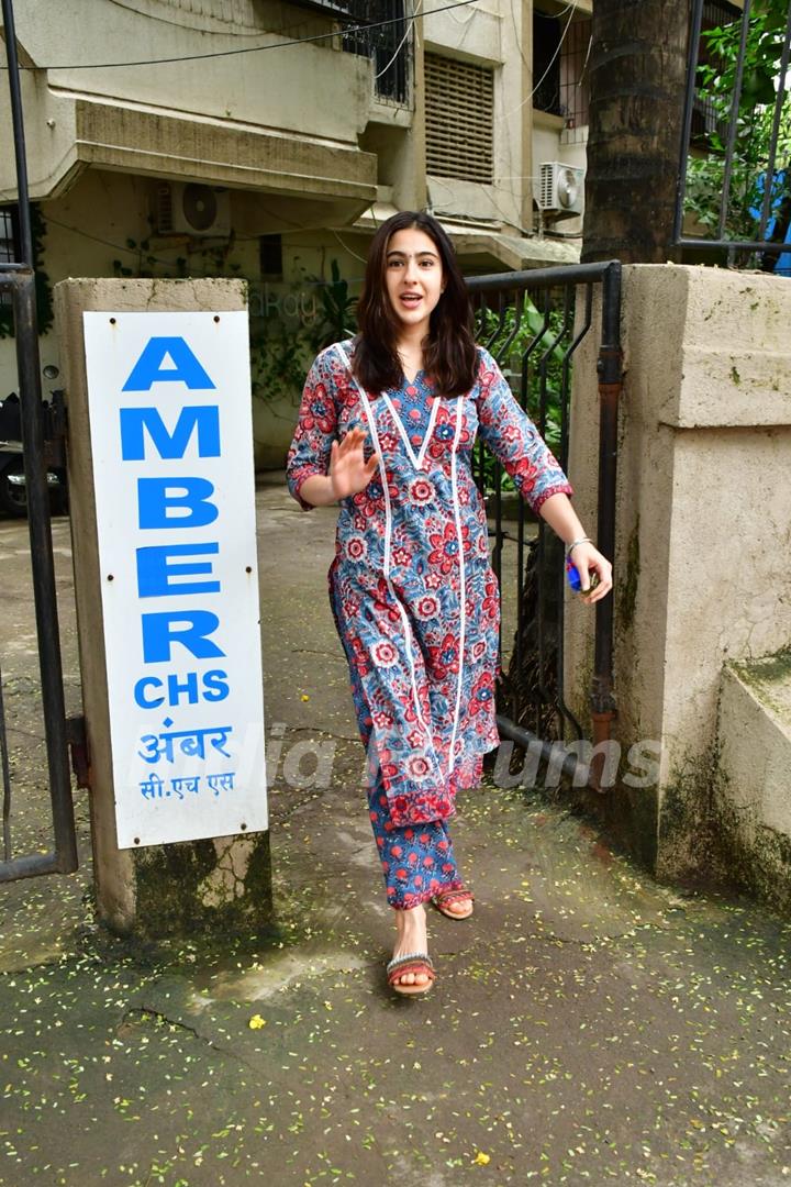 Sara Ali Khan snapped in Khar 