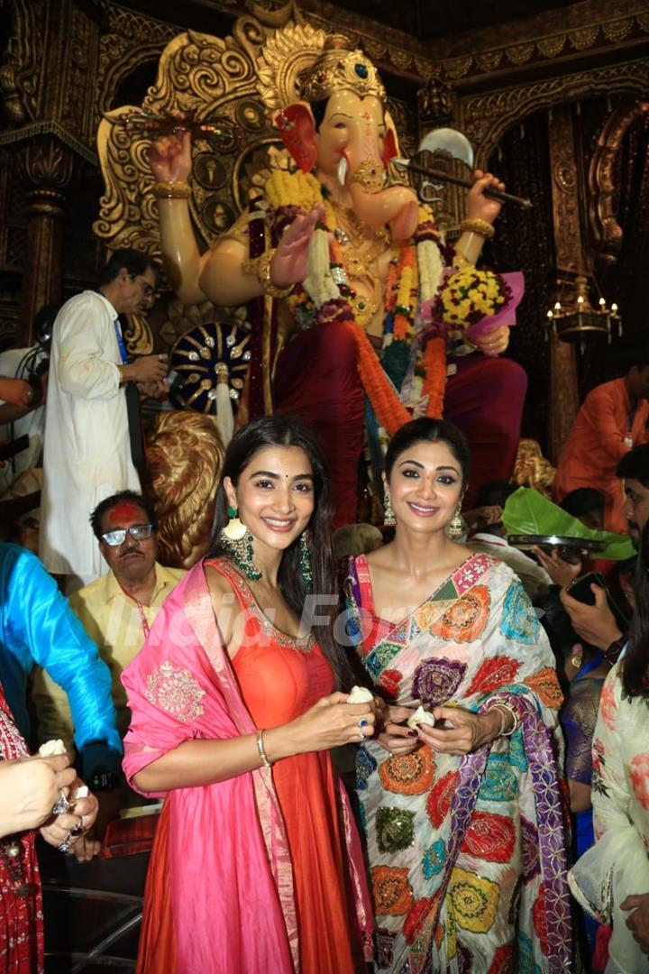 Pooja Hegde, Shilpa Shetty at Lalbaugcha Raja 