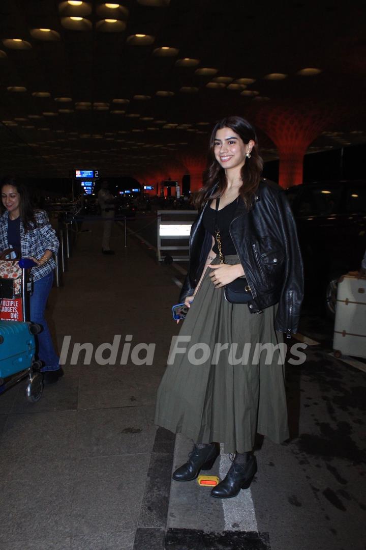 Khushi Kapoor snapped at the Mumbai airport 