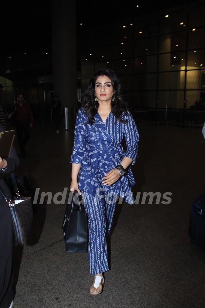 Raveena Tandon snapped at the Mumbai airport 